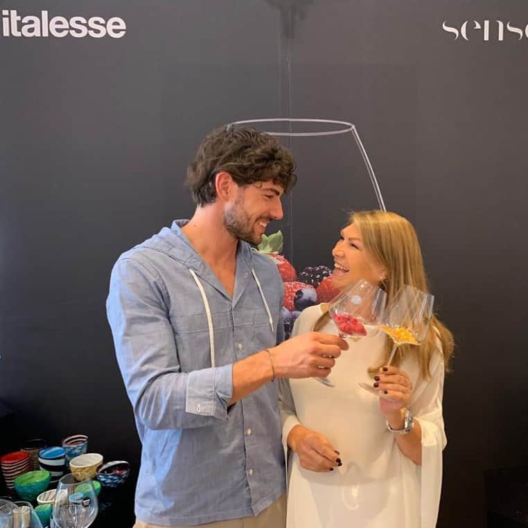 イタレッセさんのインスタグラム写真 - (イタレッセInstagram)「Wine tasting and happy moments at Palazzo Parigi in Milan for the “Arena del vino”. Ignazio Moser from cantina Moser and our Patrizia Pinatti are enjoying this event with Italesse glassware. Cheers! 🥂  @ignaziomoser @mosertrento #italesse #design #glassware #wine #tasting #happymoments #senses #aromas #instawine #winelover #winetime #winelife #cheers #milano #italy」6月17日 23時38分 - italesse