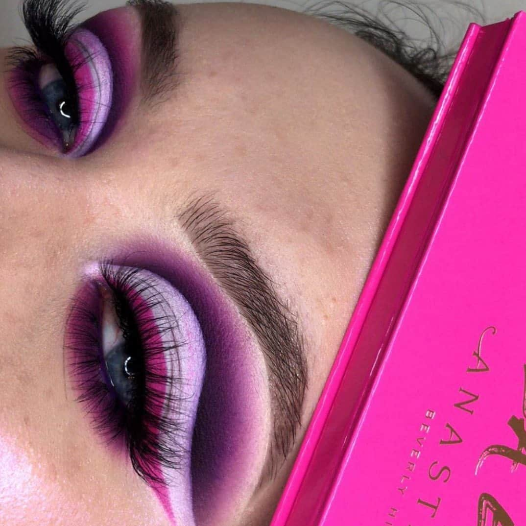 Anastasia Beverly Hillsさんのインスタグラム写真 - (Anastasia Beverly HillsInstagram)「Beautiful look  @davvmon  __________________________ ✨ Brow Definer | Dark Brown ✨ Clear Brow Gel ✨#ABHxAlyssaEdwards Palette ✨ Stick Foundation | Ivory ✨ Dream | Glow Kit」6月17日 23時42分 - anastasiabeverlyhills