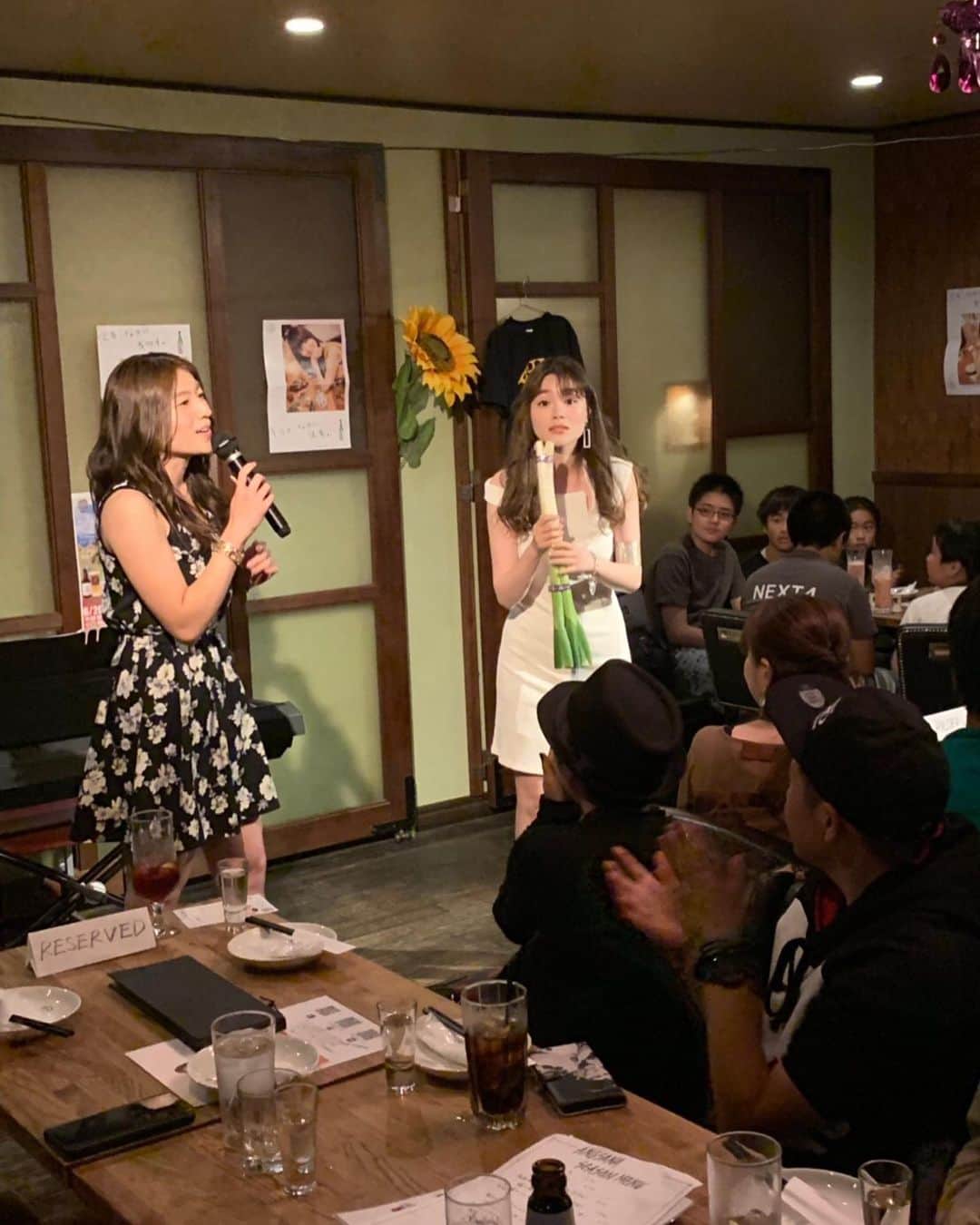 北川楓夏さんのインスタグラム写真 - (北川楓夏Instagram)「雪櫻を楽しむ会Special Edition Talk&Live〜酒と音楽と男と女〜 . 4月に由香さんに「なんか私たち2人のイベントやろ！てかやるから！内容考えよ！」と言われ、あれよあれよという間に決まったこの雪櫻会。 . 由香さんはシンガーだからLiveができるけど、私には何ができるんだろう？人を楽しませることなんて私にはできない😖とネガティブモードに入っていたのですが、 そこに由香さんが提案してきたのは「ダンスと歌」 . ダンスはいろんなイベントで踊ってきましたが、歌については…🤭💔 中学生の頃に声楽を習っていたので、歌うことは好きだけど人前で披露できるほどではないと思っていたので、すぐにYESとは返事できませんでした。 . でも由香さんがいろんな案を出してくれて、絶対練習すればカタチになるから！と励ましてくれて2ヶ月間みっちり稽古をして挑んだ本番でした。 . 本番前、こんな緊張したこと今までなかったです。笑 いろんなオーディションも受けてきたし、ミスユニバースも緊張を楽しめたけど、今回はまじで吐き気しかなかった。笑笑 . 普通のLiveじゃなく、コントちっくな、笑いの要素も入れたひとつのショーだったのでお客さんの笑いが入ってやっと完成する舞台でした。 笑いがなかったらどうしよう…緊張で歌えなくなったらどうしよう…不安な気持ちばっかり前にでてきて、ずーっとみぞおち痛かった😱 . きてくださったみなさんは ほんとに温かい気持ちでみてくれてありがとうございました！🙇🏻‍♀️ みなさんの笑顔があったから吐かずに済みました！🤮笑 . そしてTalk部分😶 こちらも「大丈夫なのかなぁ？」ってずっと自問自答していた企画で 「北川楓夏先生の恋愛お悩み相談室」というノーツイートトークショーでした。 イベントサブタイトルにもある通り"男と女"の話をしようというものです。🔞 衣装も先生っぽい格好を。笑 事前にみなさんから質問もいただいていたので、そちらにお答えしながら進行させていただきました。 質問をくれた皆さんありがとうございました！🙇🏻‍♀️ トーク内容についてはここでは触れませんが、お子様もいらっしゃったので浅めのお下ネタという感じでしたかね？🙄 今度は年齢制限つけて"大人の"相談室にしようかなと🔞笑 次回があれば、ですがね… . 最後由香さんと2人で歌えたのも嬉しかったなぁ🌻 私たちの普段の感じが存分に出ていたイベントかなぁと思います！ みなさん楽しんでくれましたかね？☺️ . 今回は満員御礼！Sold outしてからもチケット問い合わせがすごくて…ほんとありがたいです🥺🙏 みなさまの要望が多ければまたいつか由香＆楓夏企画のイベント開催できればなと思います✨ . 雪絵さんにも大変お世話になりました！！ 雪絵さんいなかったらこのイベント成り立たなかったです😂 無茶振りの歌もありがとうございました！ ぶんこさんも陰でずーっと支えてくれてありがとうございます😭💓 先輩であり、私たちのお母さん❤️リスペクト。 . #akita #model #singer #高田由香 #北川楓夏 #dance #talk #live #雪櫻 #阿櫻酒造 #アンサナ #酒と音楽と男と女 #ノーツイートトークショー #先生 @pfre.aroma  #aroma #二田雪絵 さん #🌻 @yukatakadaofficial」6月17日 23時46分 - fuka.kitagawa