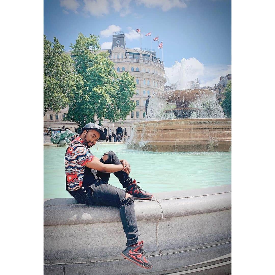 Codyのインスタグラム：「Fancy a walk through the park?」