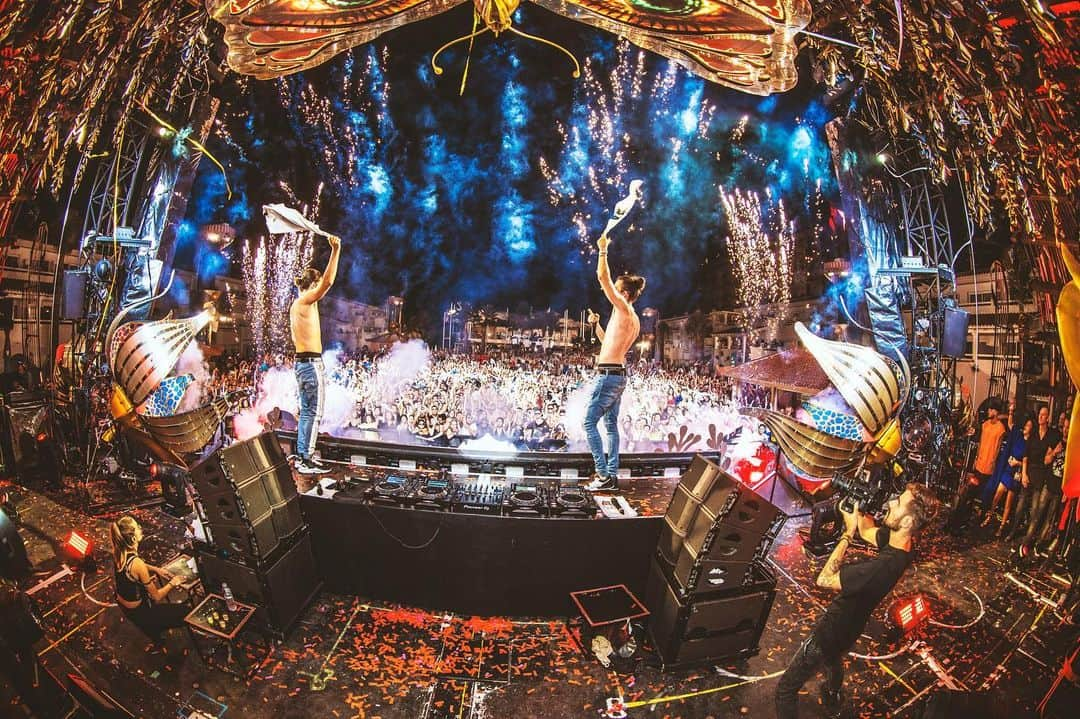 Dimitri Vegas & Like Mikeさんのインスタグラム写真 - (Dimitri Vegas & Like MikeInstagram)「One more day」6月18日 0時00分 - dimitrivegasandlikemike