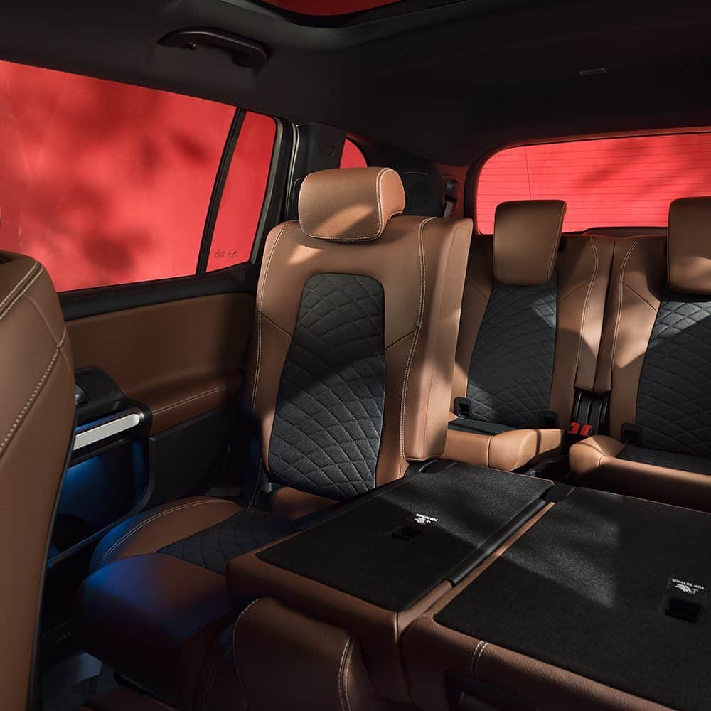 メルセデス・ベンツさんのインスタグラム写真 - (メルセデス・ベンツInstagram)「Space up your life with the most flexible compact SUV we’ve ever built. The all-new GLB comes with variable cargo space and an optional 3rd row of seats. #MercedesBenz #Mercedes #GLB #TheBestOrNothing #NewGLB #SUV #car #instacar #carsofinstsgram」6月18日 0時11分 - mercedesbenz