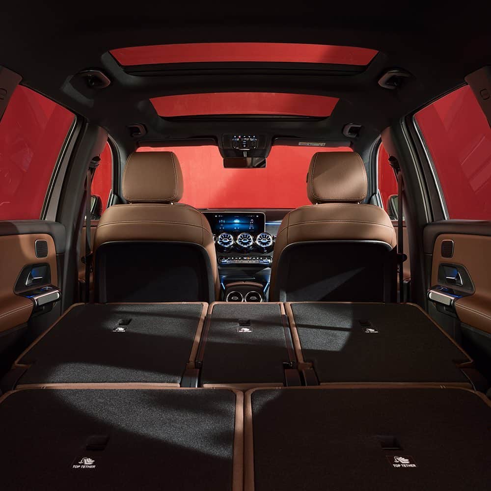 メルセデス・ベンツさんのインスタグラム写真 - (メルセデス・ベンツInstagram)「Space up your life with the most flexible compact SUV we’ve ever built. The all-new GLB comes with variable cargo space and an optional 3rd row of seats. #MercedesBenz #Mercedes #GLB #TheBestOrNothing #NewGLB #SUV #car #instacar #carsofinstsgram」6月18日 0時11分 - mercedesbenz