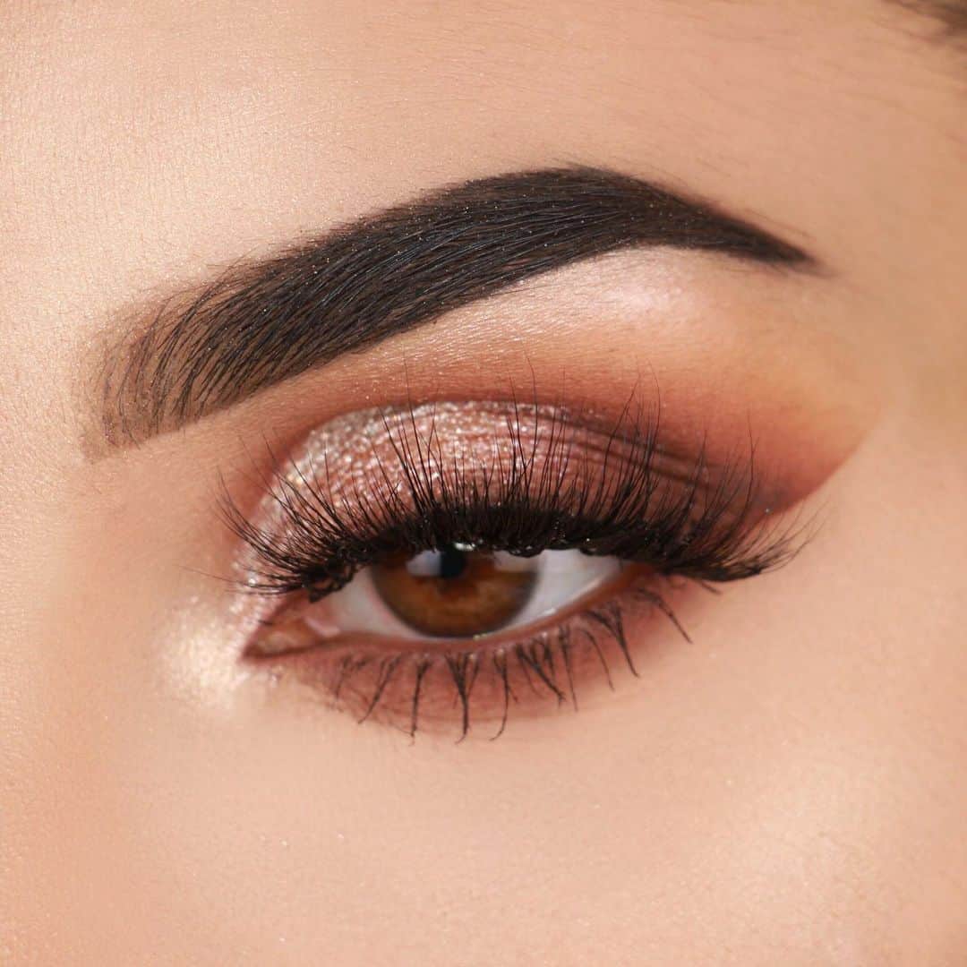 Too Facedさんのインスタグラム写真 - (Too FacedInstagram)「We're here for @glamorousreflections's GLAM! 😍 She shows off her eye look using our Natural Lust Eye Shadow Palette! #tfnaturallust #toofaced」6月18日 0時11分 - toofaced