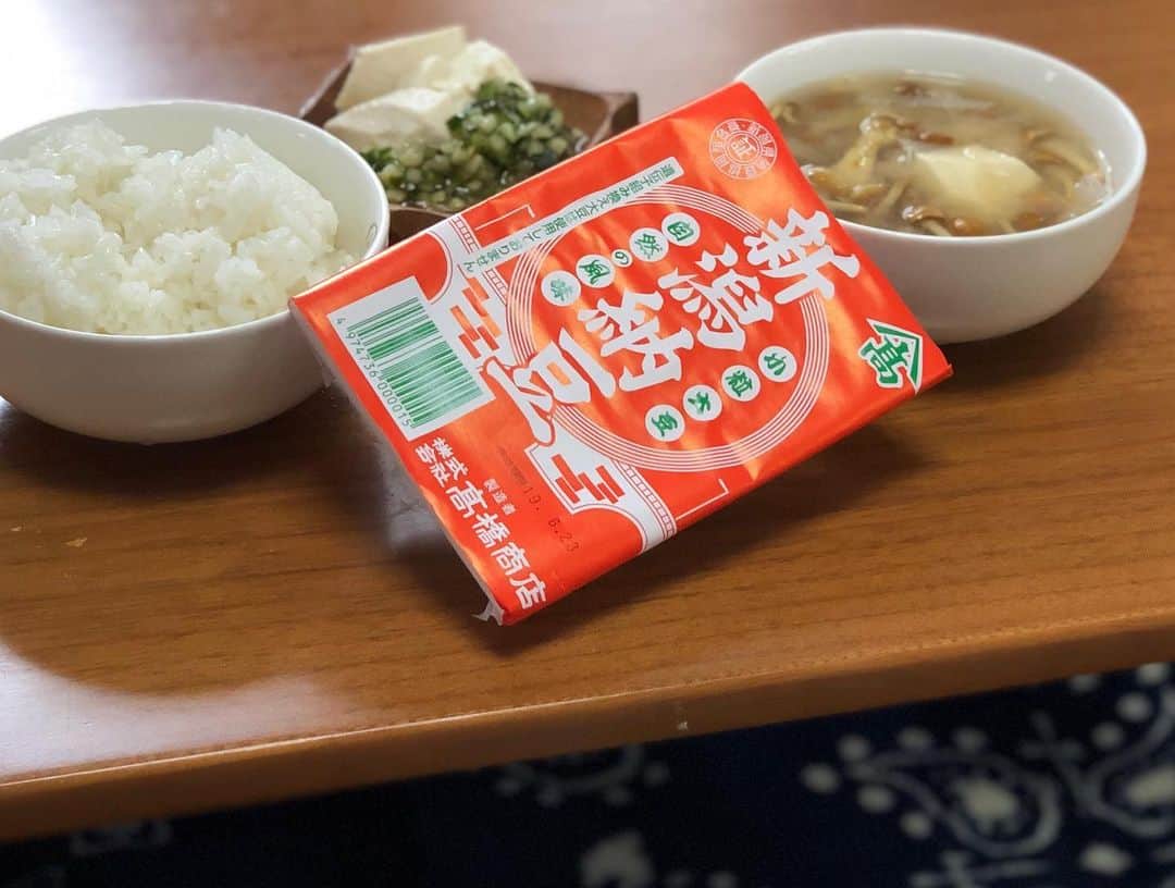 ロシアン佐藤のインスタグラム：「新潟で食べた朝ごはん！ お米と納豆で最高の朝食！👐✨ 朝からお米5合炊いた←  #ロシアン佐藤」