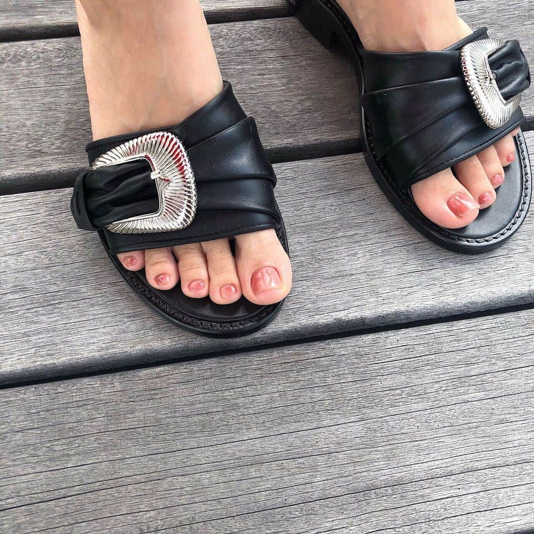 近藤千尋さんのインスタグラム写真 - (近藤千尋Instagram)「久しぶりすぎるネイル💅❤️ ボロボロの手足が 綺麗になりました🙇‍♀️✨ @tsubasa_by_dlaw.lapilie  いつもありがとう🥰  そして明日はヒルナンデス! コーデバトルにお邪魔してます📺 是非ご覧ください🙇‍♀️✨ #ネイル #ヒルナンデス!」6月18日 0時04分 - chipichan.1215