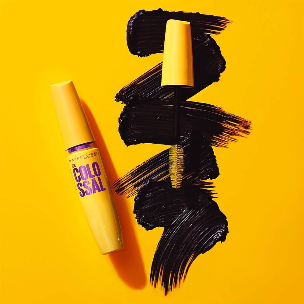 Maybelline New Yorkさんのインスタグラム写真 - (Maybelline New YorkInstagram)「#COLOSSALmascara is back and bolder than ever! Colossal has been a fan fave for over 10 years, with its collagen-infused, clump-free formula for instant lash volume in one coat. Tap to shop it now! 💛」6月18日 0時05分 - maybelline