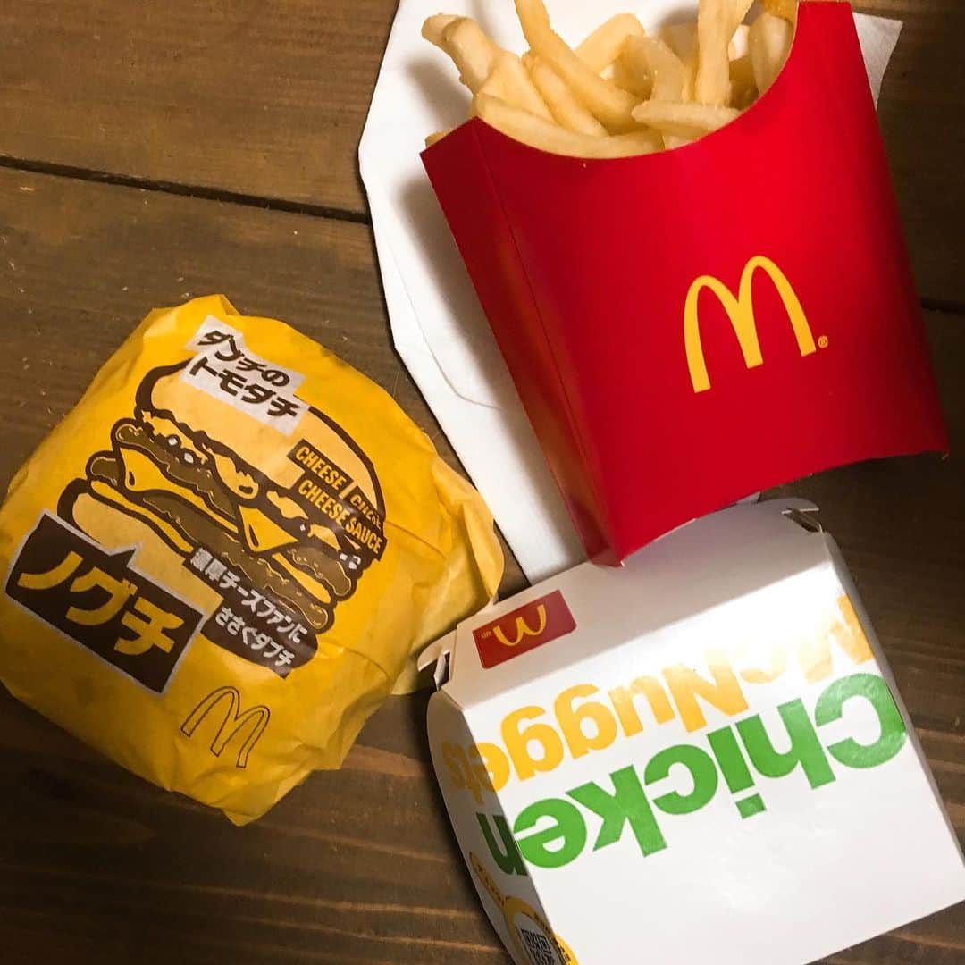 金巻ともこさんのインスタグラム写真 - (金巻ともこInstagram)「風邪ひくとマクドナルド食べたくなるのなんでだろうな……。 #マクドナルド #ノグチ」6月18日 0時11分 - tomotomoco