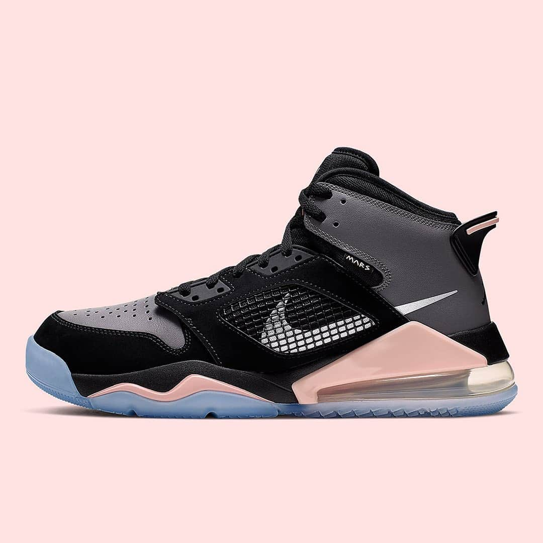 Sneaker News x Jordans Dailyさんのインスタグラム写真 - (Sneaker News x Jordans DailyInstagram)「The Jordan Mars 270 is arriving with some Crimson Tint accents. Is this new model a winner? #jordansdaily」6月18日 0時21分 - jordansdaily