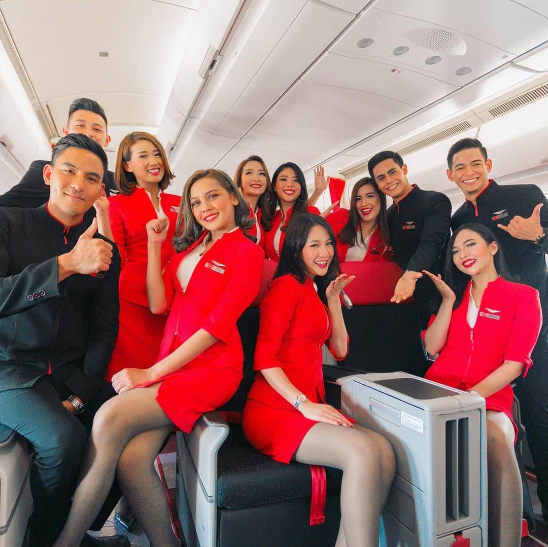 エアアジアさんのインスタグラム写真 - (エアアジアInstagram)「RED and proud! In the sea of aircraft here at the Paris Air Show, our newest A330neo shines the brightest! Say hello to the newest addition to our fleet! ✈️😍」6月18日 0時27分 - airasiasuperapp