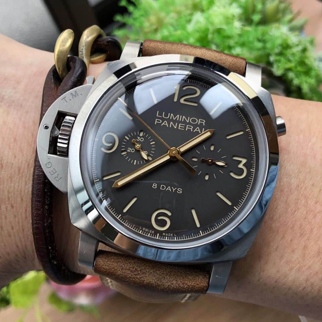 パネライのインスタグラム：「It’s been a minute since we have the lefties some love. So how about we do it with the #Panerai #PAM579 47mm Luminor Marina Titanium Chrono with 8 Day power reserve. Pic by @fly_lpp #paneraicentral」