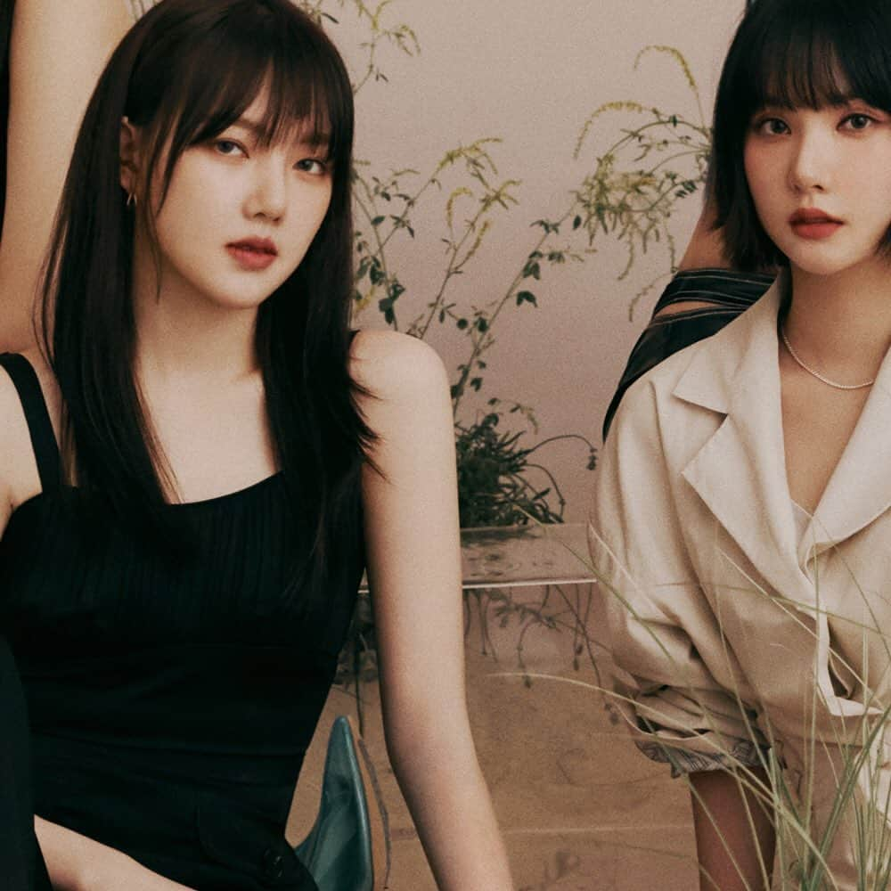 GFriendさんのインスタグラム写真 - (GFriendInstagram)「#여자친구 #GFRIEND  The 7th Mini Album  #FEVERSEASON <MOVING&PHOTO TEASER> 🌵 #열대야 (#FEVER) 🎧 2019. 07. 01. PM 6:00 (KST)」6月18日 0時29分 - gfriendofficial