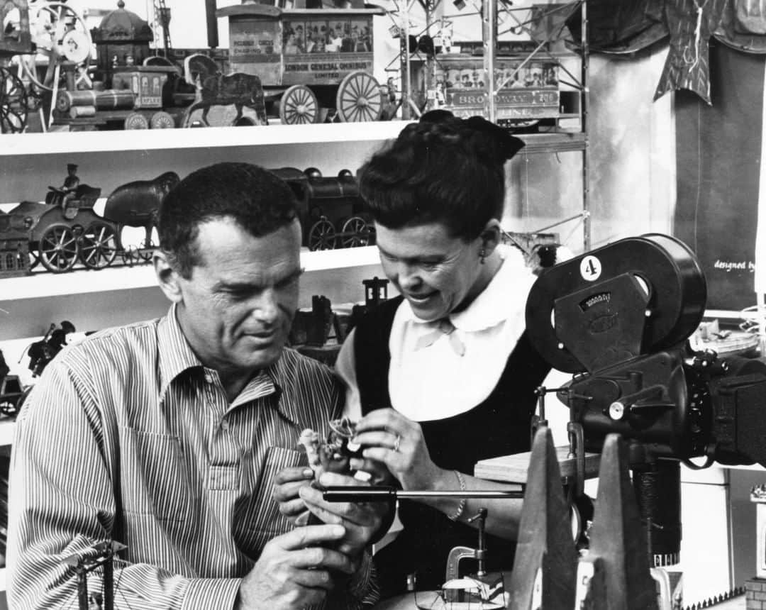 Herman Miller （ハーマンミラー）さんのインスタグラム写真 - (Herman Miller （ハーマンミラー）Instagram)「Today, we're wishing Charles Eames a happy birthday as we continue to honor the legacy that he and his wife, Ray, have left behind at Herman Miller. The Eameses exploration of post-war material—plywood and fiberglass—led to some of the most recognizable pieces of furniture ever designed. You've likely seen The Eames Lounge Chair and Eames Shell Chair in homes, offices, and catalogs around the globe. Photo: @eamesoffice」6月18日 0時30分 - hermanmiller