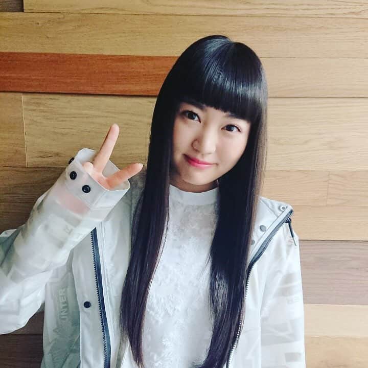 FINEBOYSさんのインスタグラム写真 - (FINEBOYSInstagram)「エビ中インタビュー連載、掲載中です。本誌では雨の日デート、オンラインでは晴れの日デートについて取材しています！ 両方読めば、いつメンバーとデートしても大丈夫ですっ！ #オフショット #私立恵比寿中学 #柏木ひなた #梅雨 #梅雨デート #雨の日コーデ #雨の日デート #晴れの日デート #デートコーデ  #出席番号10番 #ドライブデート #ファインボーイズ #fineboysmagazine #fineboysonline」6月18日 0時32分 - fineboys_jp