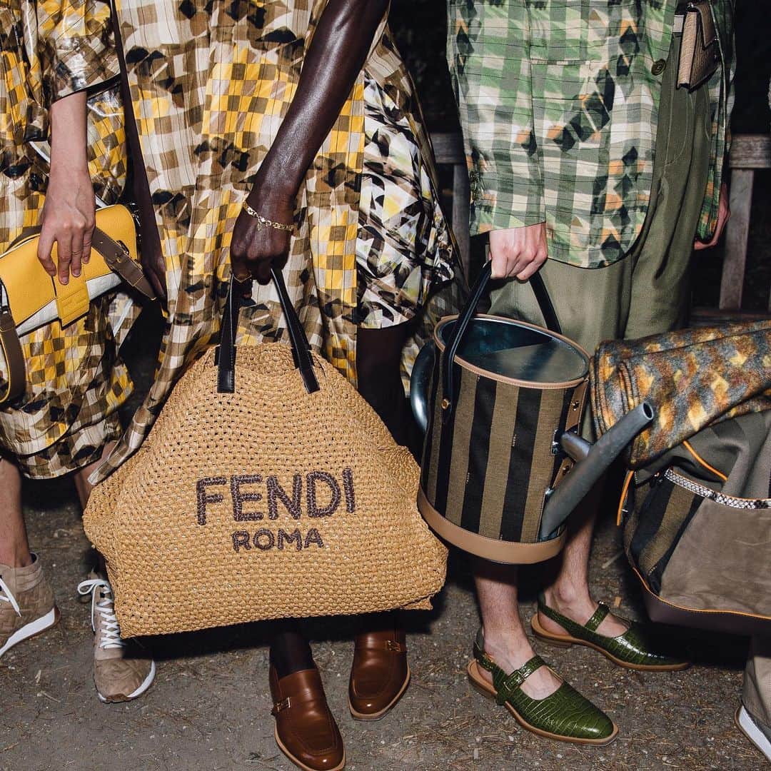 Vogue Runwayさんのインスタグラム写真 - (Vogue RunwayInstagram)「Details backstage at @Fendi's Spring 2020 menswear collection. See the full runway at the link in our bio. Photographed by @styledumonde」6月18日 0時34分 - voguerunway