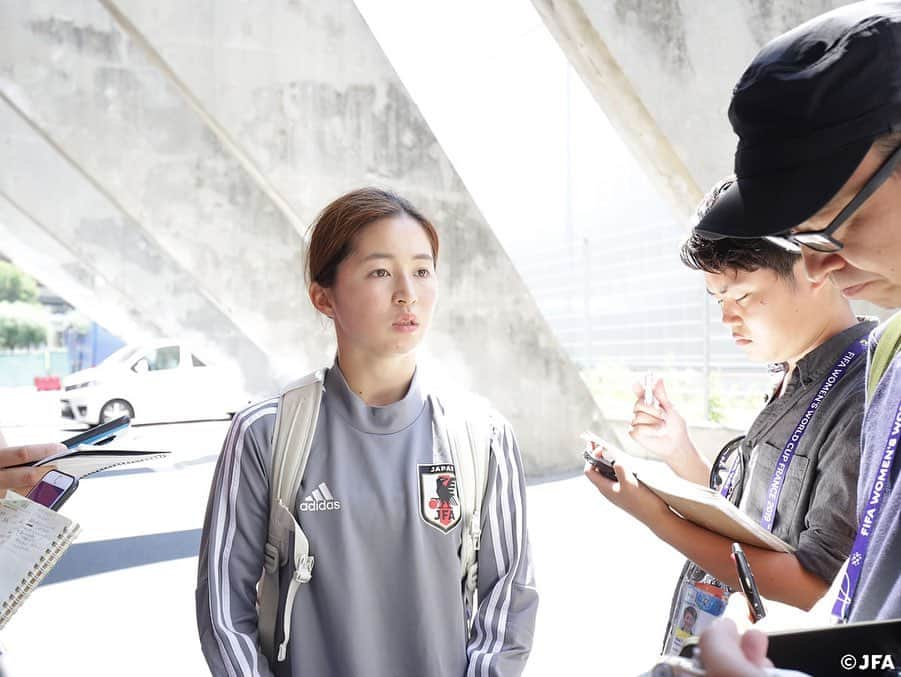 日本サッカー協会さんのインスタグラム写真 - (日本サッカー協会Instagram)「完全非公開のトレーニング後、報道陣の質問に答える#なでしこジャパン の選手たち ・ ✍️JFA.jpでは、活動レポートを掲載中！ ・ ＜FIFA女子ワールドカップフランス2019＞ なでしこジャパン🇯🇵試合日程  6/10 25:00｜0-0アルゼンチン🇦🇷 6/14 22:00｜2-1 スコットランド🏴󠁧󠁢󠁳󠁣󠁴󠁿 6/20 04:00｜vsイングランド🏴󠁧󠁢󠁥󠁮󠁧󠁿 📺フジテレビ系列、NHK BS、J SPORTSで生中継！ ・ #nadeshiko #世界のなでしこ #なでしこジャパン#FIFAWWC」6月18日 0時37分 - japanfootballassociation