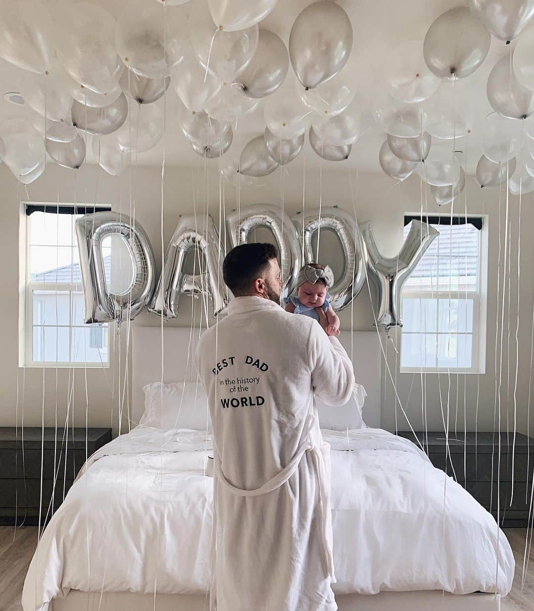 メリッサ・モリナロさんのインスタグラム写真 - (メリッサ・モリナロInstagram)「London’s first love, Her first hero, Always her Daddy We love you @bk_xxiv #1stfathersday PS I was saving this robe by @latradingco it was a perfect Fathers Day gift!」6月18日 1時02分 - melissamolinaro