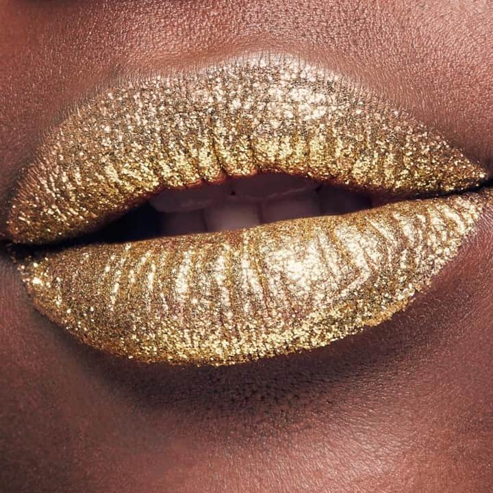 M•A•C Cosmetics Franceさんのインスタグラム写真 - (M•A•C Cosmetics FranceInstagram)「M·A·C - FESTIVAL 💄  Focus sur la bouche pailletée réalisée grâce aux paillettes "Gold" par notre makeup artist @cyrilpornet  C'est LA tendance de cet été : la paillettes ✨ Qui va à un festival cet été ? 😎  Makeup @cyrilpornet Model : @ellekareen Photo : @brunogasperini Hair: @desgarconsparis Stylisme : @ellekareen @mllek_  #maccosmetics #maccosmeticsfrance #macfestival #macaddict」6月18日 1時00分 - maccosmeticsfrance