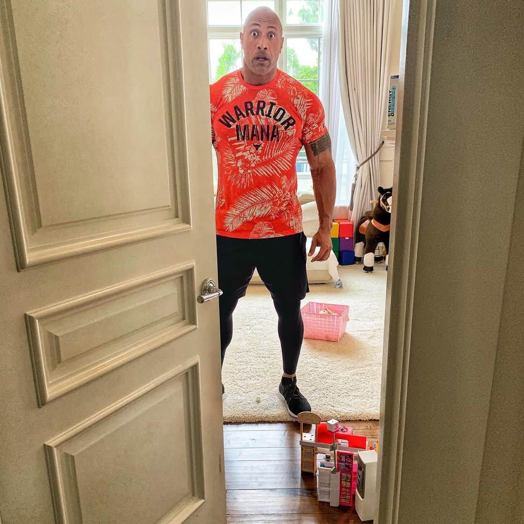 ドウェイン・ジョンソンさんのインスタグラム写真 - (ドウェイン・ジョンソンInstagram)「My “On my way out the door to get my morning workout in before work and my 3yr old Jazzy says Daddy can you put together this Barbie house please” look.  It’s a two story house. 🤦🏽‍♂️ Of course, I can sweetheart - daddy can do anything, but let’s get mommy because she’s awesome at this and wanted to personally put it together for you 😈」6月18日 1時04分 - therock