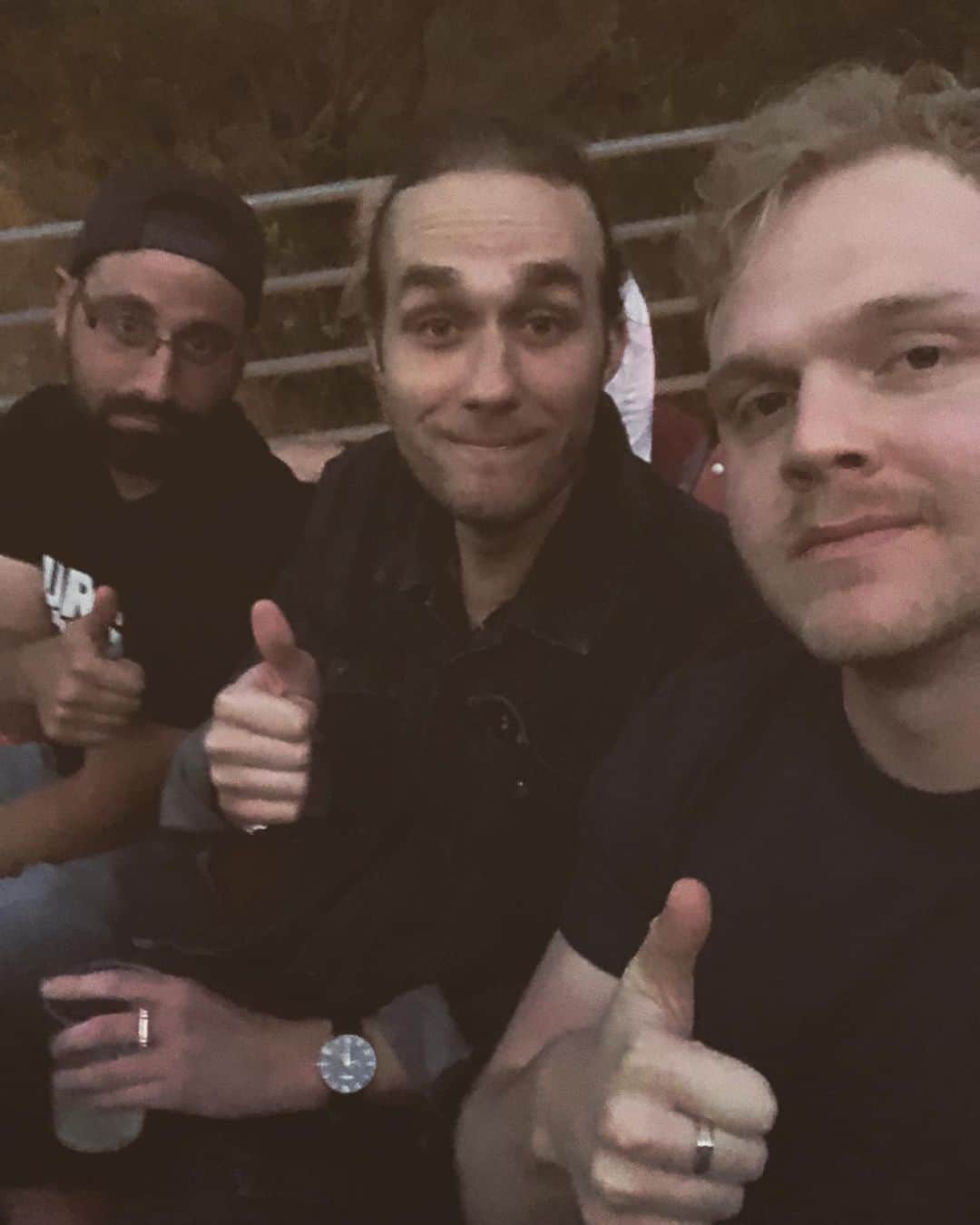ジョー・アドラーのインスタグラム：「Stamp of approval. Obvious filter.」