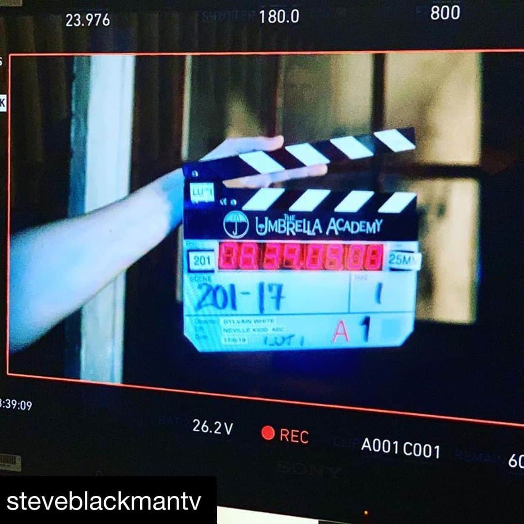 ジェラルド・ウェイさんのインスタグラム写真 - (ジェラルド・ウェイInstagram)「#Repost @steveblackmantv with @get_repost ・・・ First slate of season 2!!! @umbrellaacad @netflix」6月18日 1時21分 - gerardway