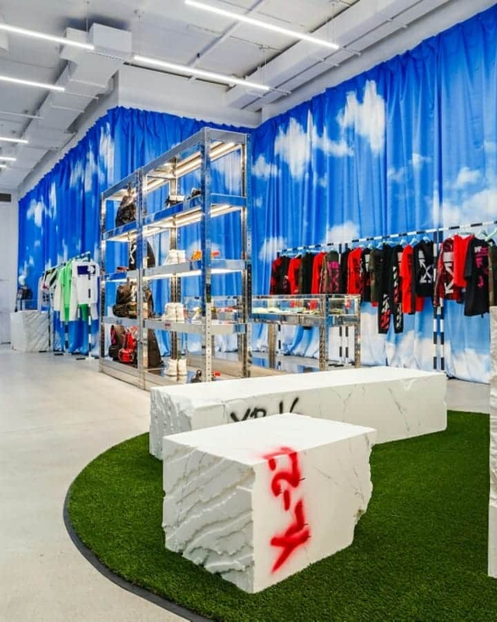 OFF-WHITE C/O VIRGIL ABLOHさんのインスタグラム写真 - (OFF-WHITE C/O VIRGIL ABLOHInstagram)「Off-White™ c/o @em___pty___gallery 51 Mercer Street, New York」6月18日 1時18分 - off____white