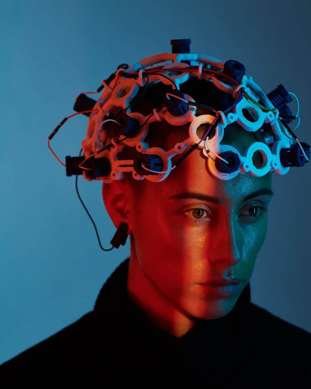 Robert Clarkさんのインスタグラム写真 - (Robert ClarkInstagram)「Looking back at pictures I shot for @natgeo, a model is wearing a headset equipped with EEG-sensing frame which is set up to receive data placed at critical points on the skull. The hand is a #prototype #bionic limb which can be controlled by the data collected and processed from the headset. @OpenBci makes the headset itself, as well as the board and software the deciphers the information received from the electrodes. #openbci #android」6月18日 1時25分 - robertclarkphoto
