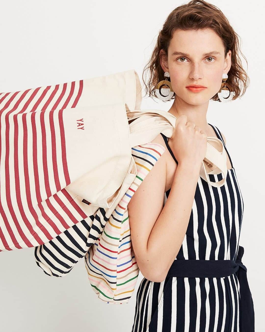 ジェイクルーさんのインスタグラム写真 - (ジェイクルーInstagram)「Get your (free!) stripes to go. On #nationalstripesday, 6.21.19, we’re giving out a red striped tote* with any store purchase of $100+. YAY. (*While supplies last. US and CA only. Monogramming not included.)」6月18日 1時31分 - jcrew