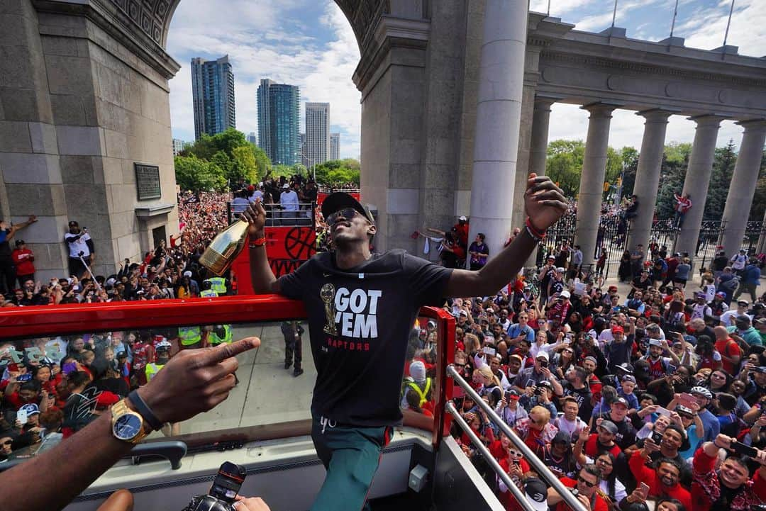 トロント・ラプターズさんのインスタグラム写真 - (トロント・ラプターズInstagram)「Spicy parade @pskills43 #WeTheNorth」6月18日 1時40分 - raptors