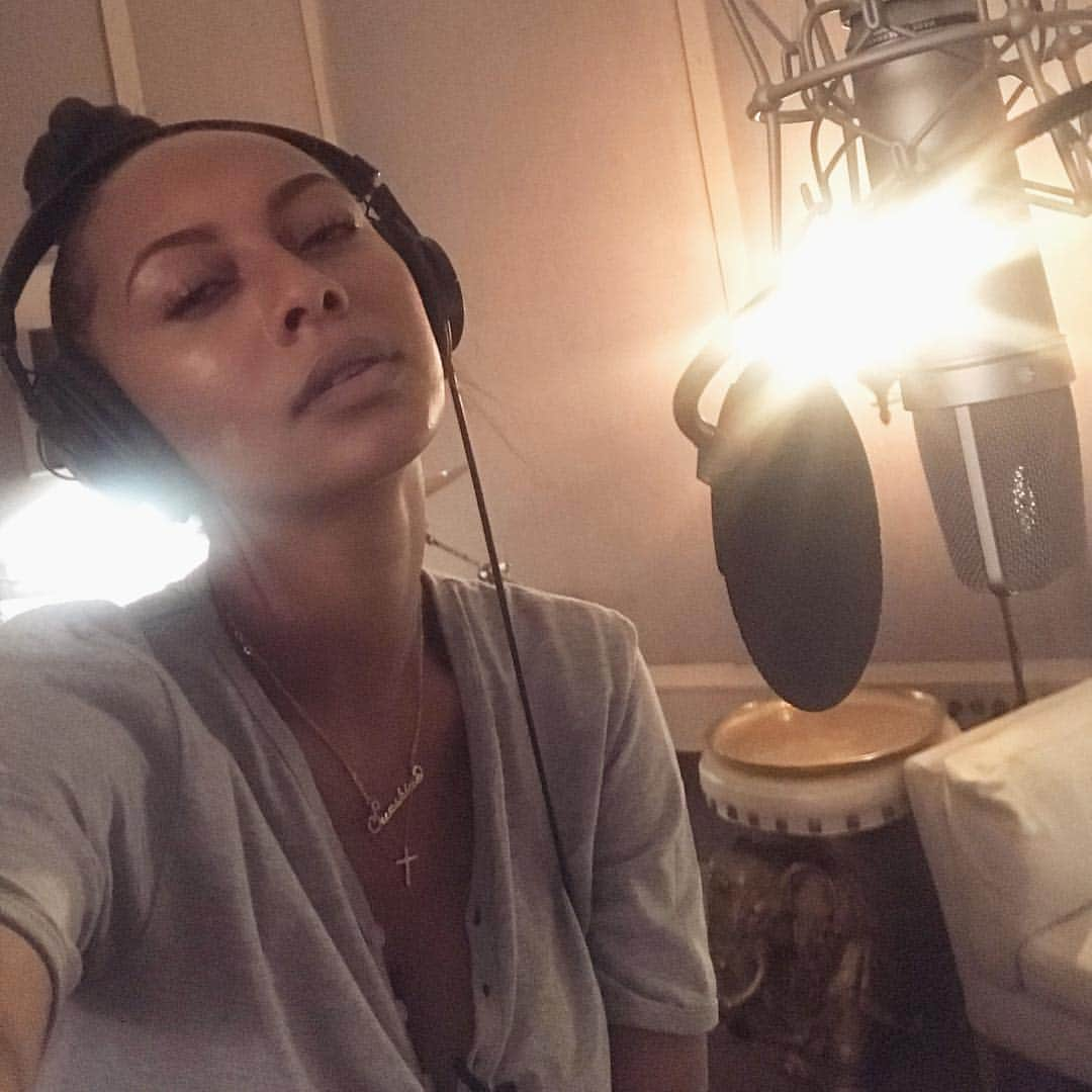 ケリー・ヒルソンさんのインスタグラム写真 - (ケリー・ヒルソンInstagram)「...some of us mean what we say. ✍🏾🎶」6月18日 1時41分 - kerihilson