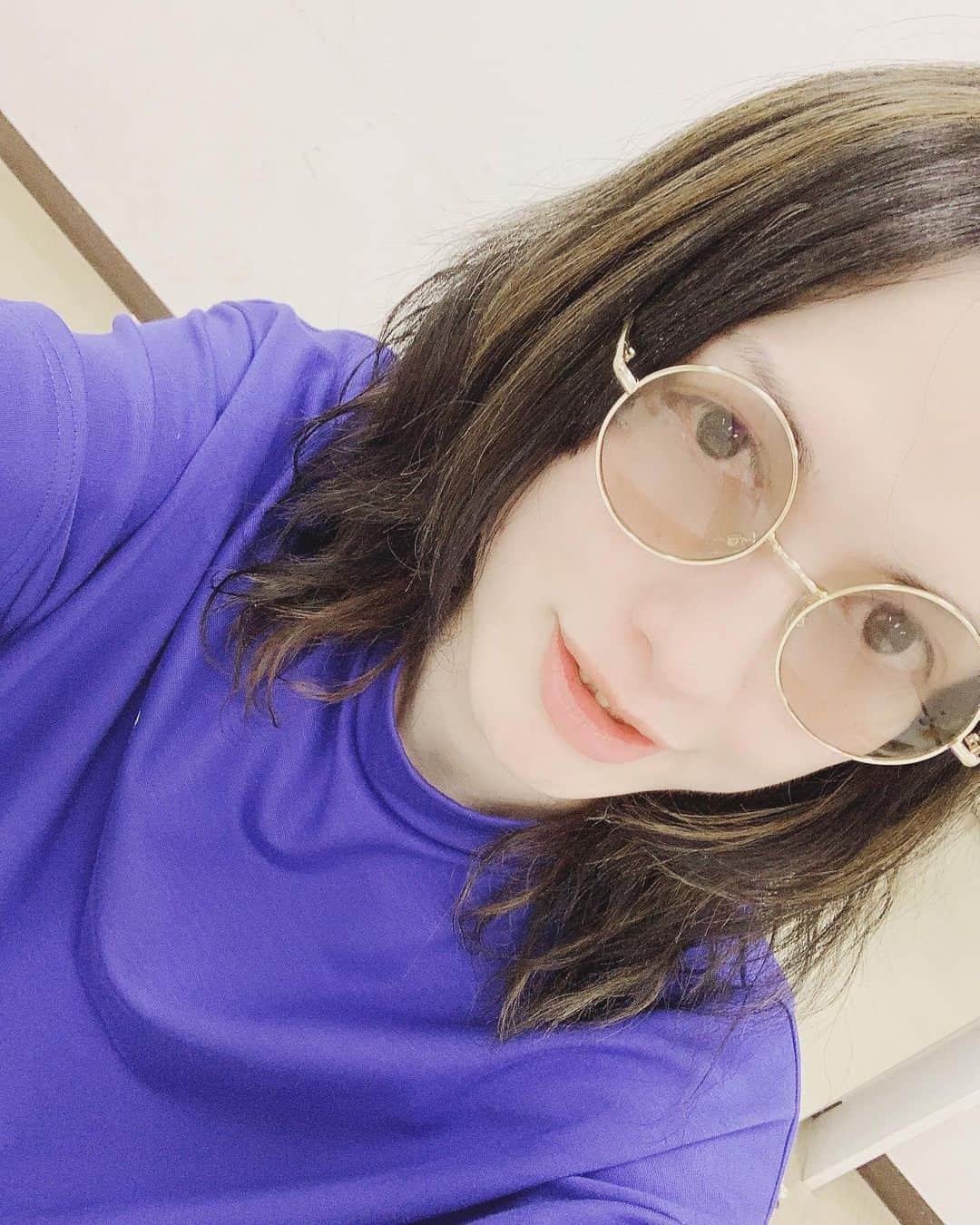 一聖さんのインスタグラム写真 - (一聖Instagram)「君と過ごした 愉快なひととき﻿ あっという間で 気付けばベッドの中 ﻿ ﻿ 目を閉じれば君の姿が映るように﻿ 晴れがましい今日は﻿ 微笑みで眠ろう﻿ 目を閉じれば今日の思い出が映るように﻿ 足跡を刻もうずっと every day﻿ ﻿ #誇らしげに#おやすみなさい#Aqubeat﻿ #久しぶりのライブだからか#全身筋肉痛#まぁ#幸せの証ですな﻿ #ライブでもらった#自分への#お土産」6月18日 1時59分 - buglug_issei