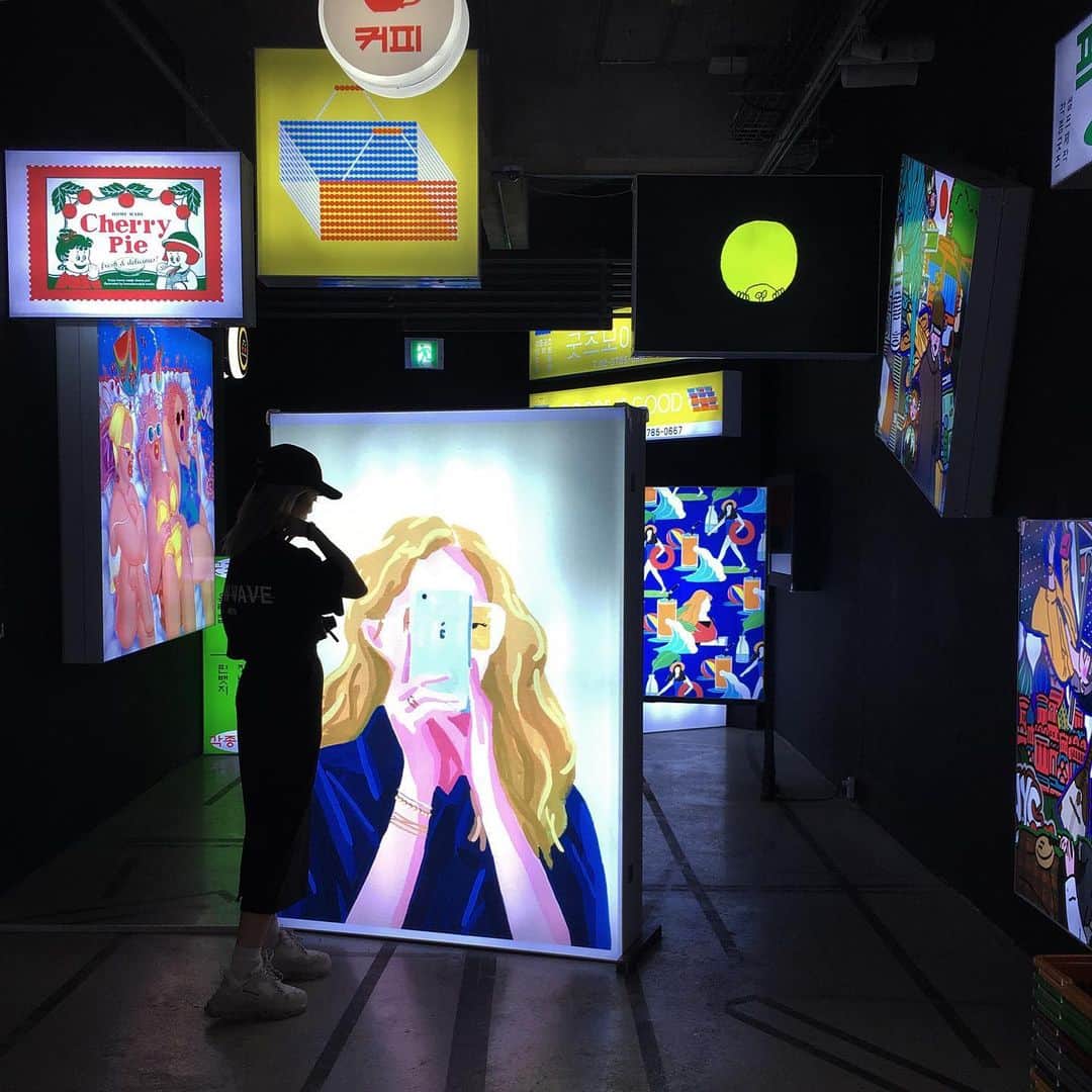 原涼香のインスタグラム：「ㅤㅤㅤㅤㅤㅤㅤㅤㅤㅤㅤㅤㅤ もっといろんな展示見に行きたいな~ ここは無料！ 近くにアイス屋さんがあって 暑い日にはぴったりな コースだった( ◠‿◠ )🍨 ㅤㅤㅤㅤㅤㅤㅤㅤㅤㅤㅤㅤㅤ」