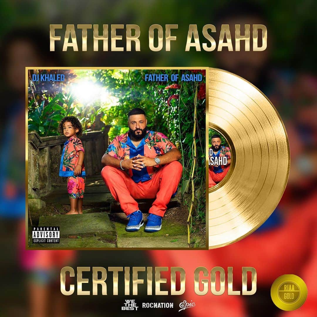 DJキャレドさんのインスタグラム写真 - (DJキャレドInstagram)「Today is a great day! #FANLUV we did it! Father Of Asahd is officially certified GOLD!📀 Couldn’t have done it without God, Asahd and #FANLUV . NEXT UP IS PLATINUM AND I HAVE A BIG SURPRISE WHEN THAT ARRIVES  FATHEROFASAHD TO THE WORLD 🌎  ANOTHER ONE  GOD IS THE GREATEST!  #FANLUV SUMMER IS OURS! 🔑 🦁⛰🌴🌺🤲🏽 #WETHEBEST #ROCNATION #EPIC @riaa_awards」6月18日 2時02分 - djkhaled
