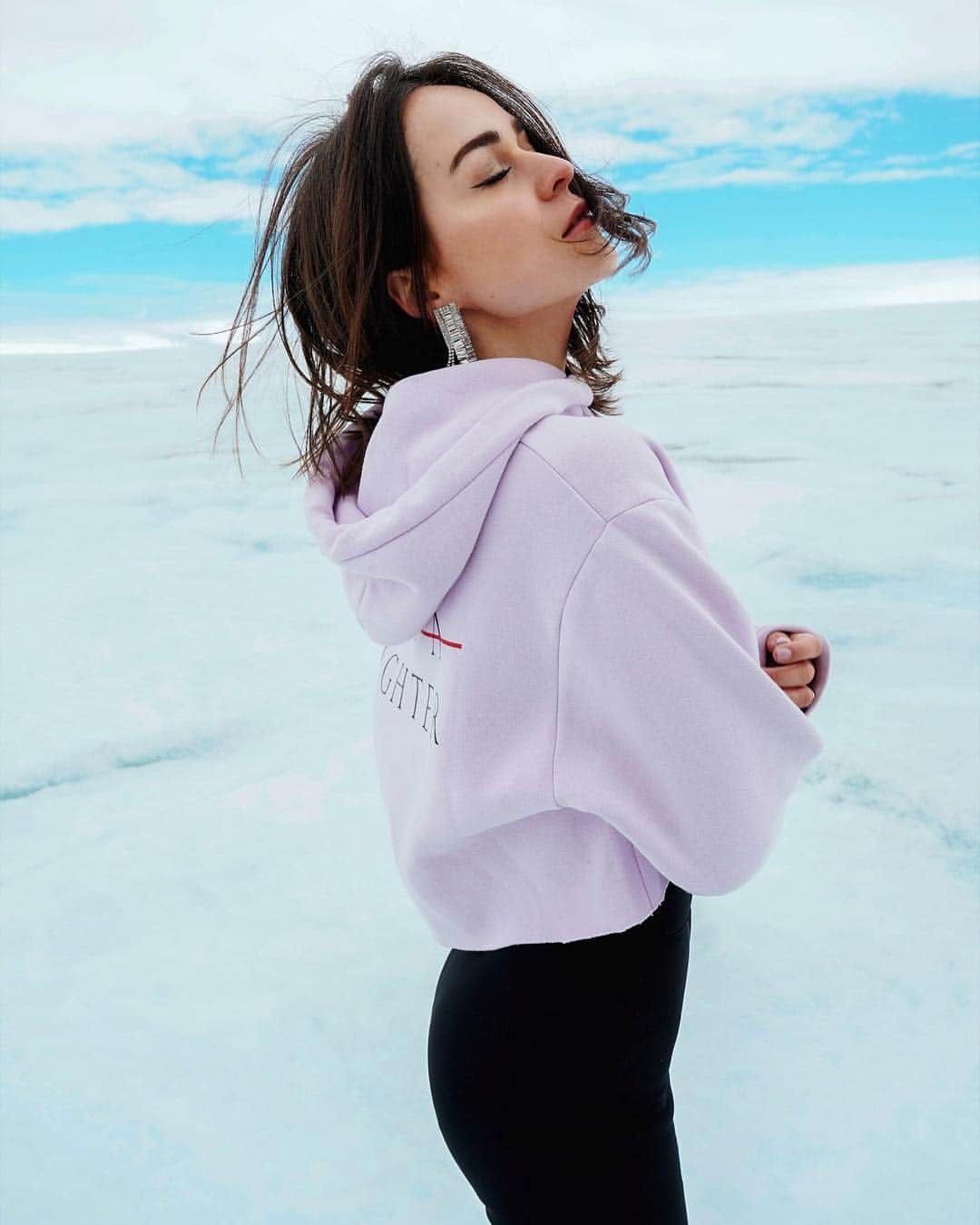 アンディー・トレスさんのインスタグラム写真 - (アンディー・トレスInstagram)「Might seem like we took these photos in heaven but nooo, it’s a Glacier in Iceland. Coming to think of it, it’s the closest I have felt from heaven ☁️ ph by @krophotosdotcom」6月18日 2時02分 - stylescrapbook