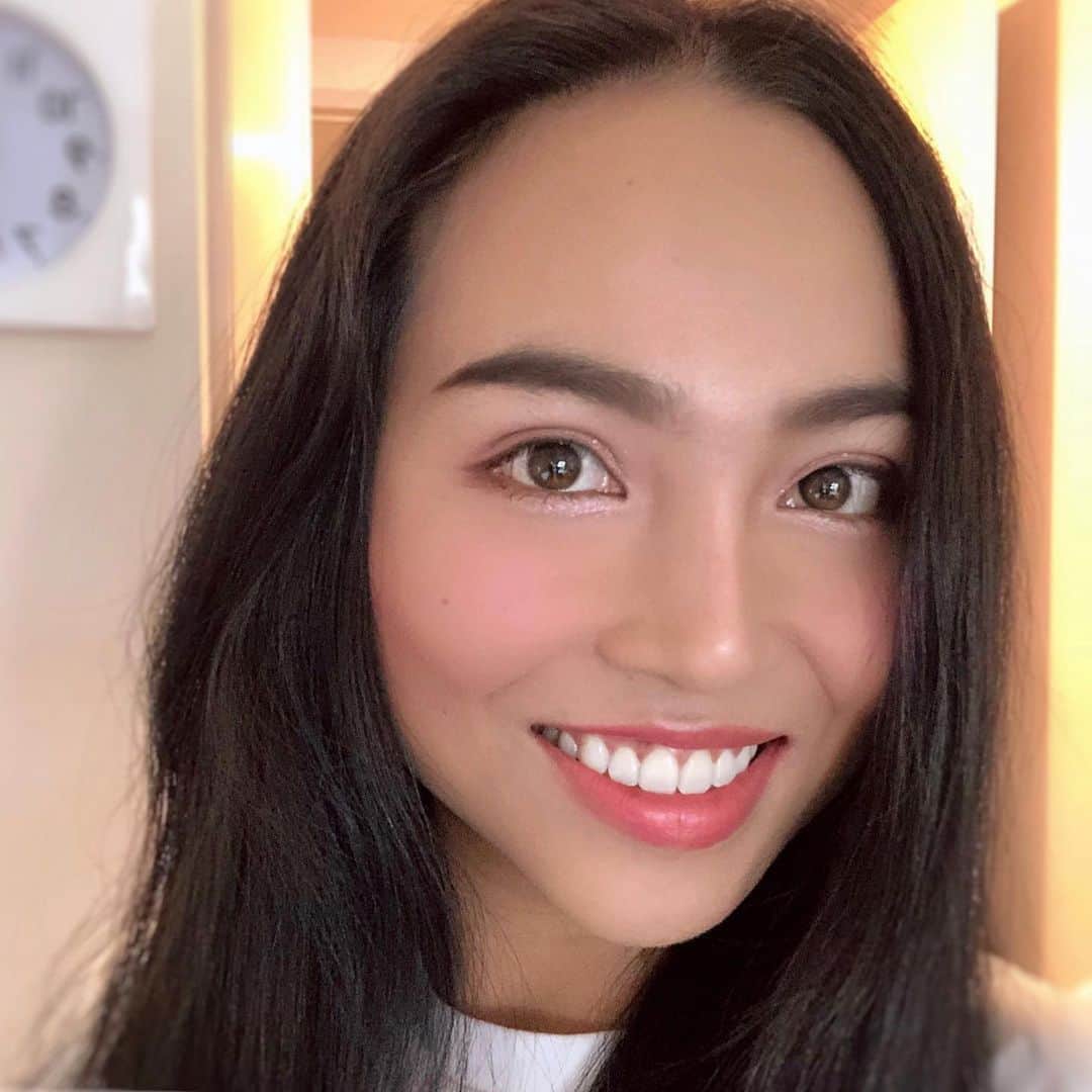 のインスタグラム：「May I be yours Bab?😛😆 寝る前に #ストロベリームーン をみたら、今朝の夢が月からハートがいっぱい飛んで来たの💓（笑） such like a baby dream😂 #smile #smiley #happy #morning #makishima #japanesegirl #model #actress #おはよう #本日の #スマイル #笑顔 #志摩マキ #🇹🇭 #🇯🇵 #ハーフ」