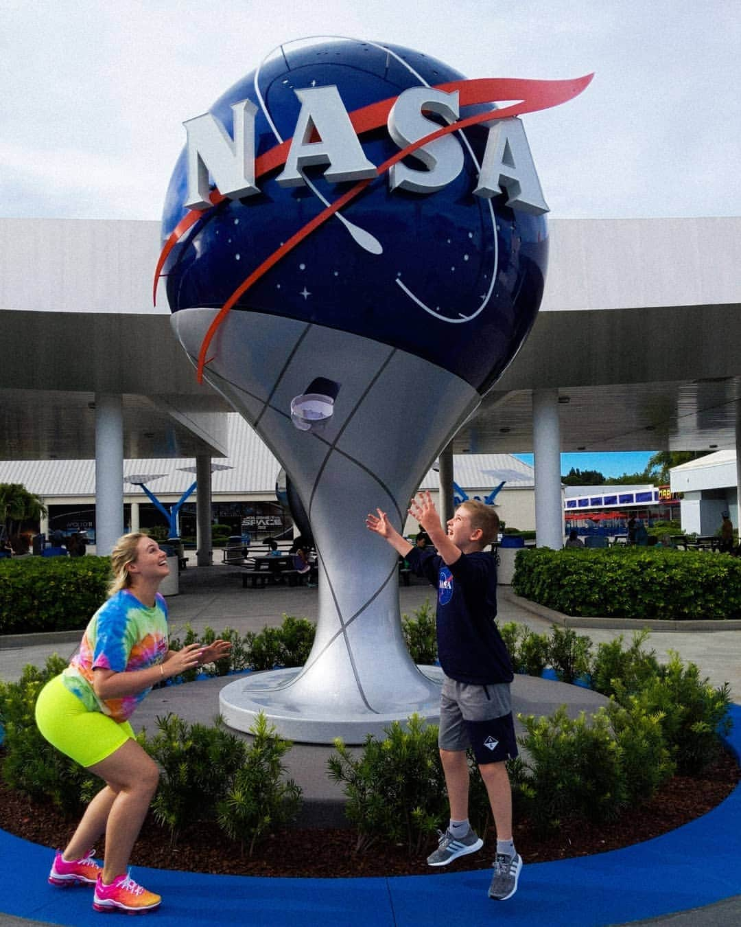 イスクラ・ローレンスさんのインスタグラム写真 - (イスクラ・ローレンスInstagram)「Thanking God for the most wonderful family, thank you for the best time in Orlando love you all💃❤️」6月18日 7時38分 - iskra