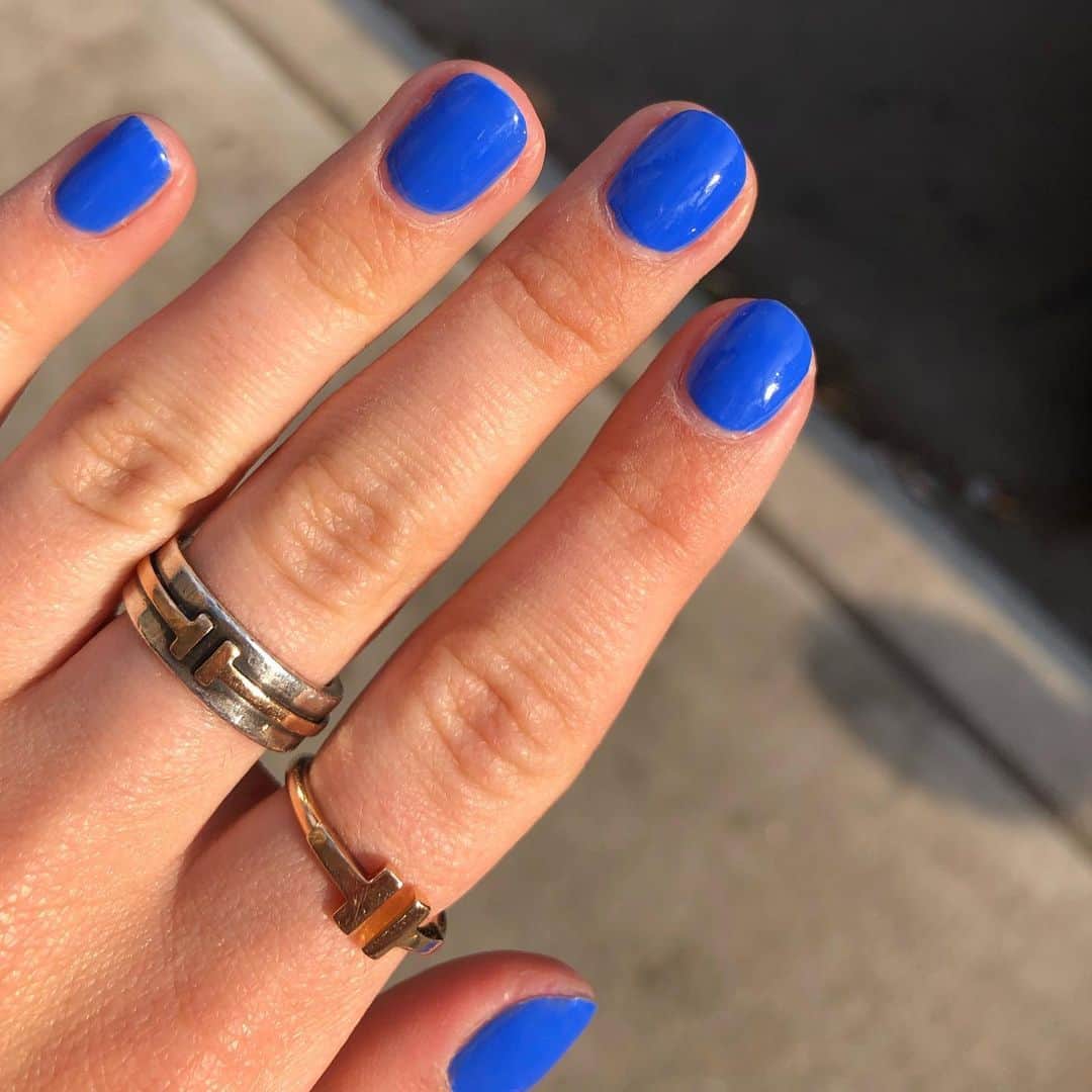 G・ハネリウスさんのインスタグラム写真 - (G・ハネリウスInstagram)「@gpolishofficial in Melrose brightening up this monday 💙🦋💎💦🌊 tag someone who would love this bright blue !」6月18日 7時39分 - ghannelius