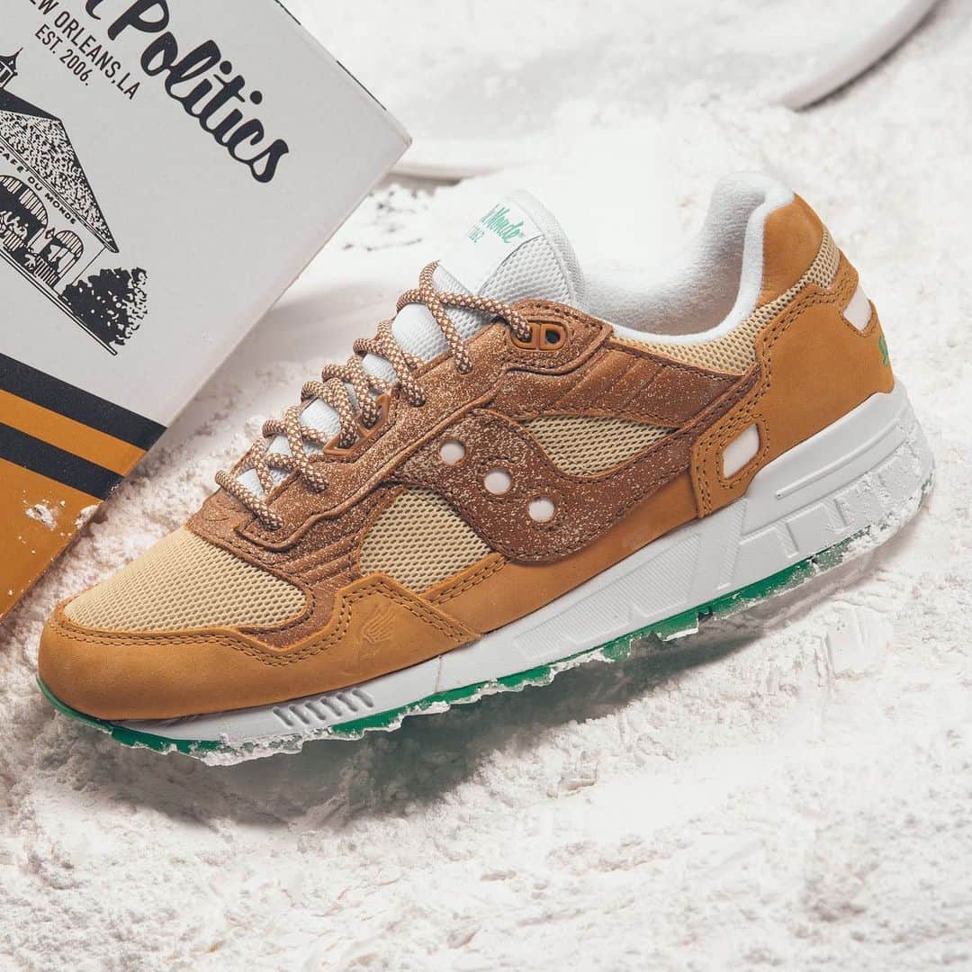 Sneaker Newsさんのインスタグラム写真 - (Sneaker NewsInstagram)「Two New Orleans institutions come together for a Saucony treat. @sneakerpolitics x Café du Monde drops this weekend. For a closer look at this historic collab, tap the link in our bio.」6月18日 2時21分 - sneakernews