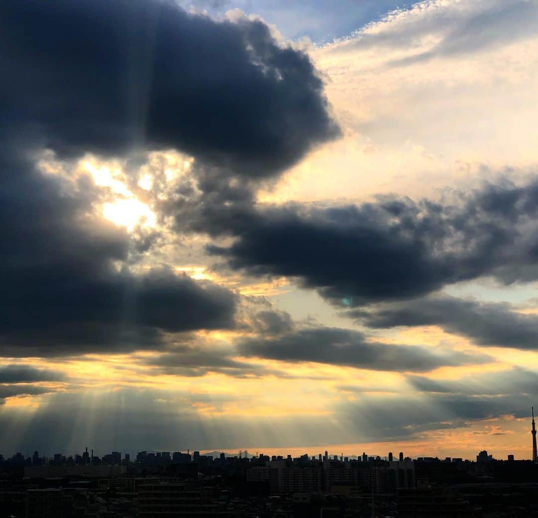 天神英貴さんのインスタグラム写真 - (天神英貴Instagram)「Yesterday’s sky. Very huge sky above Tokyo city.」6月18日 2時16分 - tenjin_hidetaka