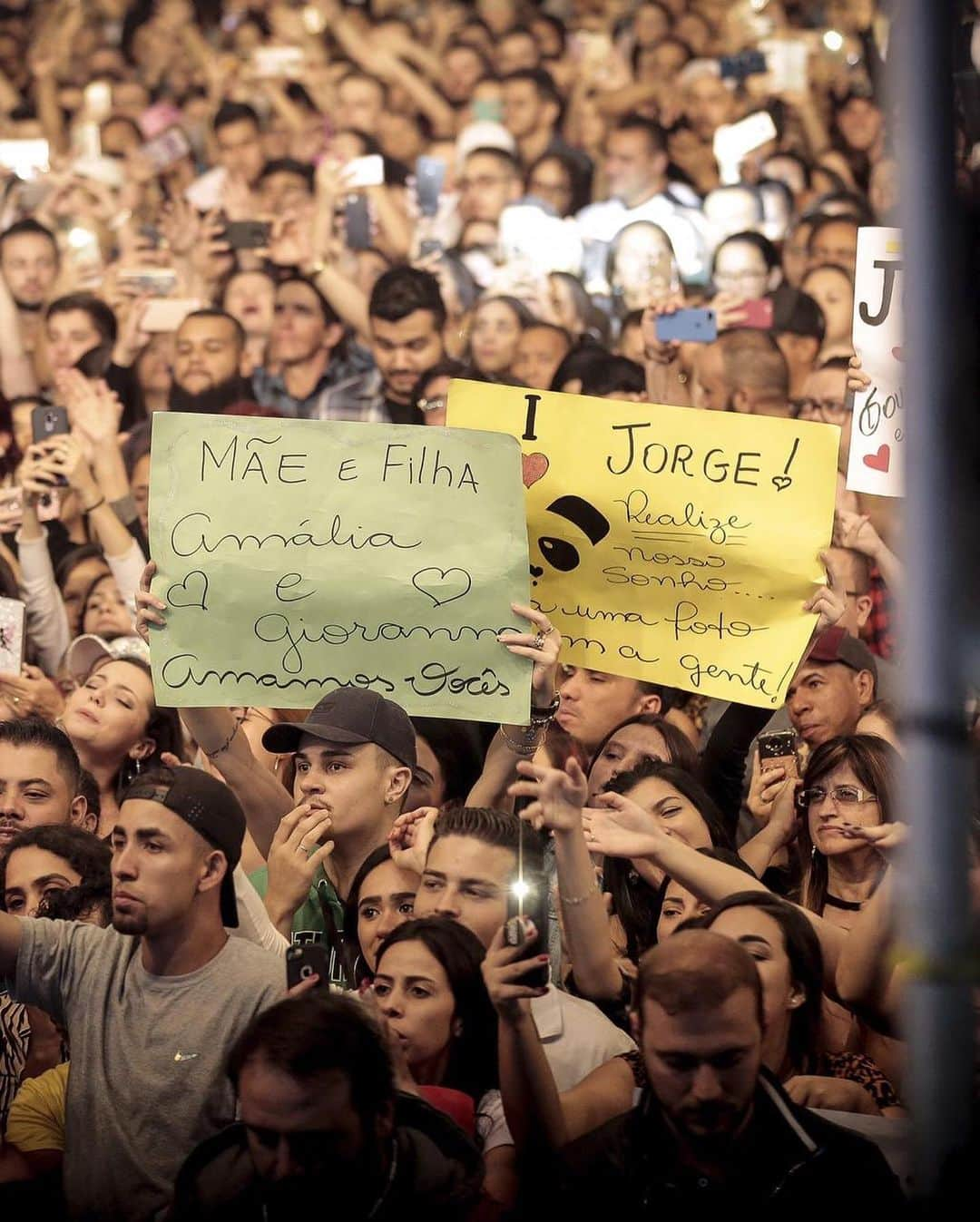 Jorge & Mateusさんのインスタグラム写真 - (Jorge & MateusInstagram)「Galera massa de Votorantim. Valeu demais pela noite de ontem. Um beijo e até logo!」6月18日 2時26分 - jorgeemateus