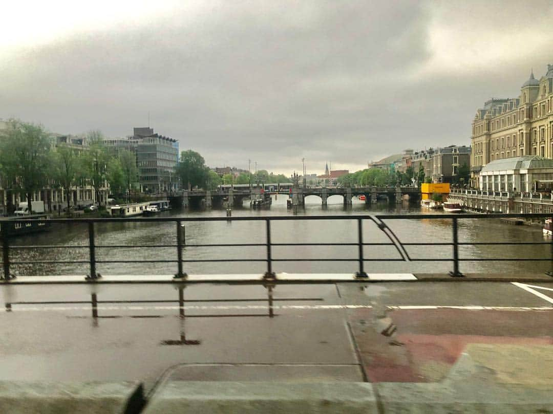 ケアリー・ハートさんのインスタグラム写真 - (ケアリー・ハートInstagram)「✌🏻 out Amsterdam. I truly love this city. Especially in the summer time.」6月18日 2時27分 - hartluck