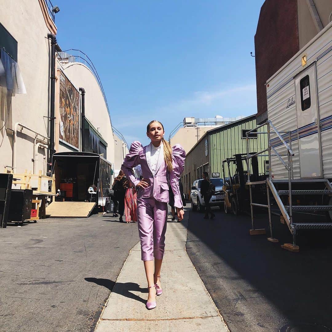 Ruby Rose Turnerさんのインスタグラム写真 - (Ruby Rose TurnerInstagram)「thank you @mrenriquemelendez so much for the endless work you put in to every lewk for me (@henri_lemuse for designing this amazing suit) and @auntfunkyscloset for all your hard work and making it ruby sized🤣🙌❤️#ARDYS @radiodisney」6月18日 2時28分 - rubyroseturner