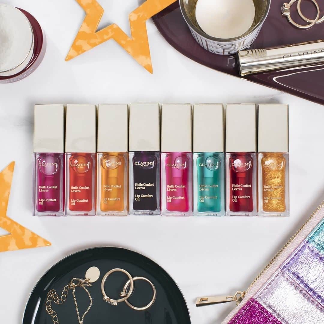 ClarinsUKさんのインスタグラム写真 - (ClarinsUKInstagram)「We're filing this under: things that make us happy on a Monday. Lip Comfort Oils, infused with 100% pure plant oils for soft, glistening, beyond luscious lips. #ClarinsMakeUp #ItsAllAboutYou . . . . . . . . . . . . #clarinslipoils #lipcomfortoils #lipoils #lipbalms #lipgloss #glossylips #shinylips #lipmoisturiser」6月18日 2時35分 - clarinsuk