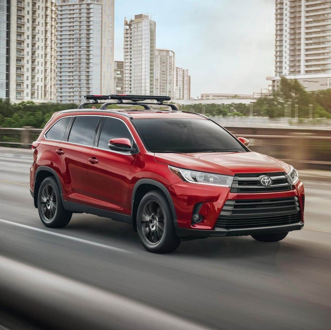 toyotausaさんのインスタグラム写真 - (toyotausaInstagram)「Upgrade your style with #Highlander's Nightshade package. #LetsGoPlaces」6月18日 2時46分 - toyotausa