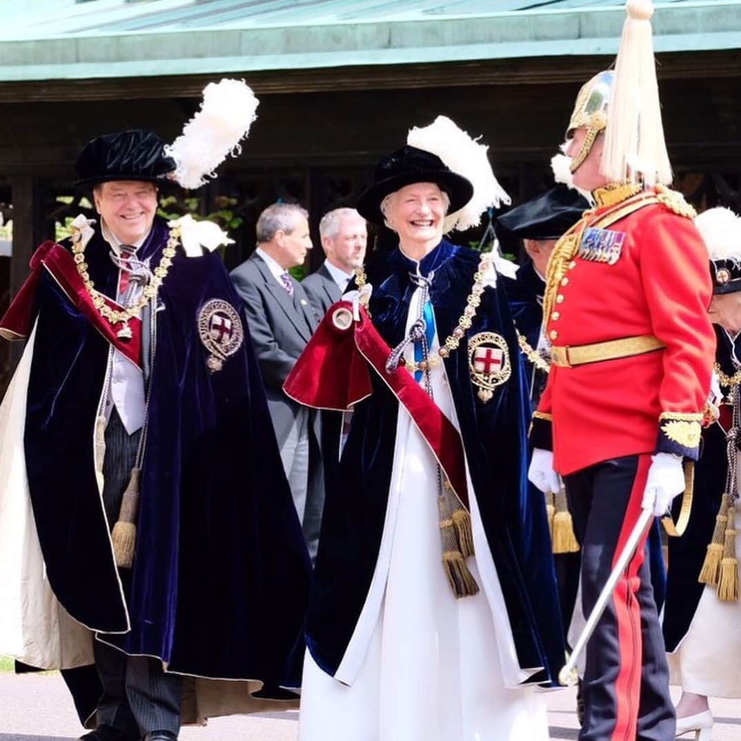 ロイヤル・ファミリーさんのインスタグラム写真 - (ロイヤル・ファミリーInstagram)「The Queen and members of The Royal Family have today attended a Garter Day service and ceremony at Windsor Castle.  The King of Spain and The King of the Netherlands also attended this year’s Garter Day, during which they were installed in St. George’s Chapel as Supernumerary, or ‘Stranger’, Knights of the Garter.  New appointments to "The Garter" were invested in the Garter Throne Room and include a Lady Companion, athlete Lady Mary Peters, and a Knight Companion, the Marquess of Salisbury, a former Chairman of the Thames Diamond Jubilee Foundation.  The Prince of Wales, The Duke of Cambridge, The Duke of York, Earl of Wessex, the Duke of Kent and The Duke of Gloucester are all Knights of the Garter. The Princess Royal and Princess Alexandra are both Lady Companions. Their Royal Highnesses all attended #GarterDay  The Duchess of Cambridge, Duchess of Cornwall, The Countess of Wessex and The Duke and Duchess of Gloucester attended the service. 📷 PA Images & Royal Communications」6月18日 3時00分 - theroyalfamily