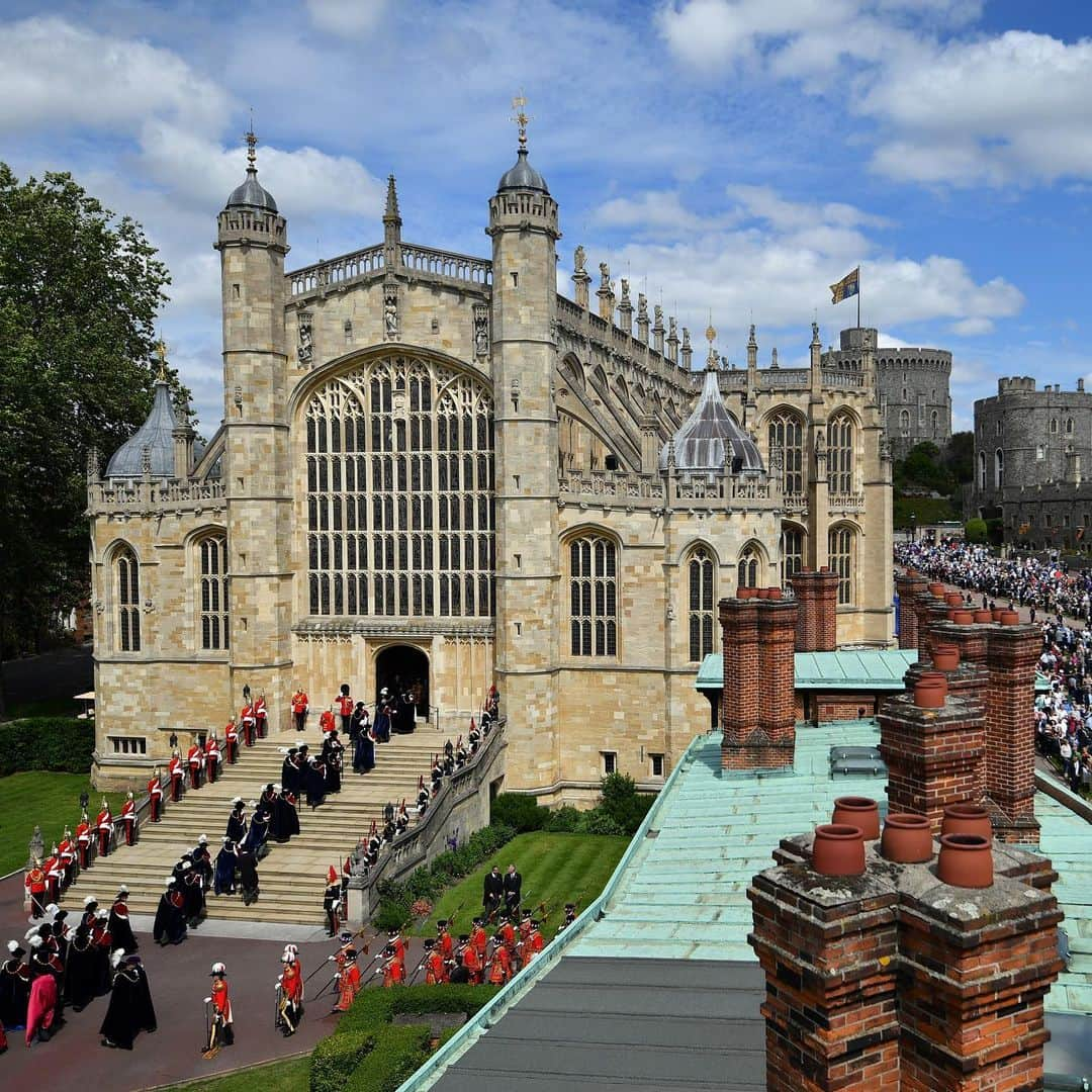 ロイヤル・ファミリーさんのインスタグラム写真 - (ロイヤル・ファミリーInstagram)「The Queen and members of The Royal Family have today attended a Garter Day service and ceremony at Windsor Castle.  The King of Spain and The King of the Netherlands also attended this year’s Garter Day, during which they were installed in St. George’s Chapel as Supernumerary, or ‘Stranger’, Knights of the Garter.  New appointments to "The Garter" were invested in the Garter Throne Room and include a Lady Companion, athlete Lady Mary Peters, and a Knight Companion, the Marquess of Salisbury, a former Chairman of the Thames Diamond Jubilee Foundation.  The Prince of Wales, The Duke of Cambridge, The Duke of York, Earl of Wessex, the Duke of Kent and The Duke of Gloucester are all Knights of the Garter. The Princess Royal and Princess Alexandra are both Lady Companions. Their Royal Highnesses all attended #GarterDay  The Duchess of Cambridge, Duchess of Cornwall, The Countess of Wessex and The Duke and Duchess of Gloucester attended the service. 📷 PA Images & Royal Communications」6月18日 3時00分 - theroyalfamily