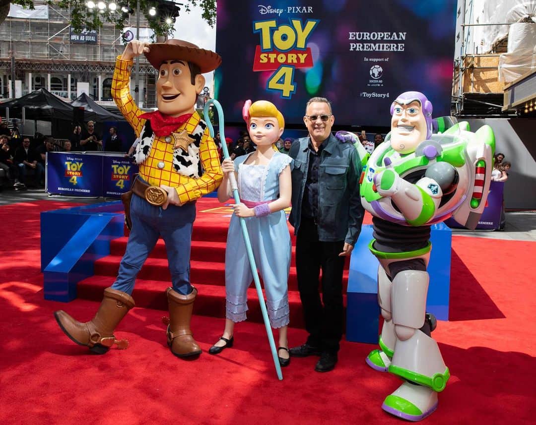 Walt Disney Studiosさんのインスタグラム写真 - (Walt Disney StudiosInstagram)「Check out photos from the #ToyStory4 European Premiere with @TomHanks, Director Josh Cooley, and producers Mark Nielsen and Jonas Rivera. #ToyStory4 comes to theaters in just 4 days!」6月18日 3時13分 - disneystudios