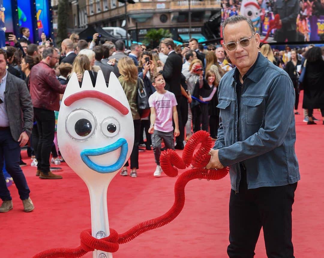 Walt Disney Studiosさんのインスタグラム写真 - (Walt Disney StudiosInstagram)「Check out photos from the #ToyStory4 European Premiere with @TomHanks, Director Josh Cooley, and producers Mark Nielsen and Jonas Rivera. #ToyStory4 comes to theaters in just 4 days!」6月18日 3時13分 - disneystudios