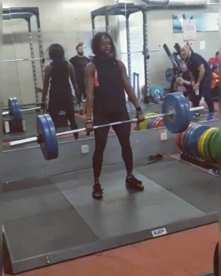 アシャ・フィリップのインスタグラム：「Keep it 💯 🏋🏾‍♀️ . . @phdnutritionuk 💪🏾 . . #100kg #GirlsWhoLift #MondayMotivation #Workout #Olympics #PerformSmart #GrindDaily」