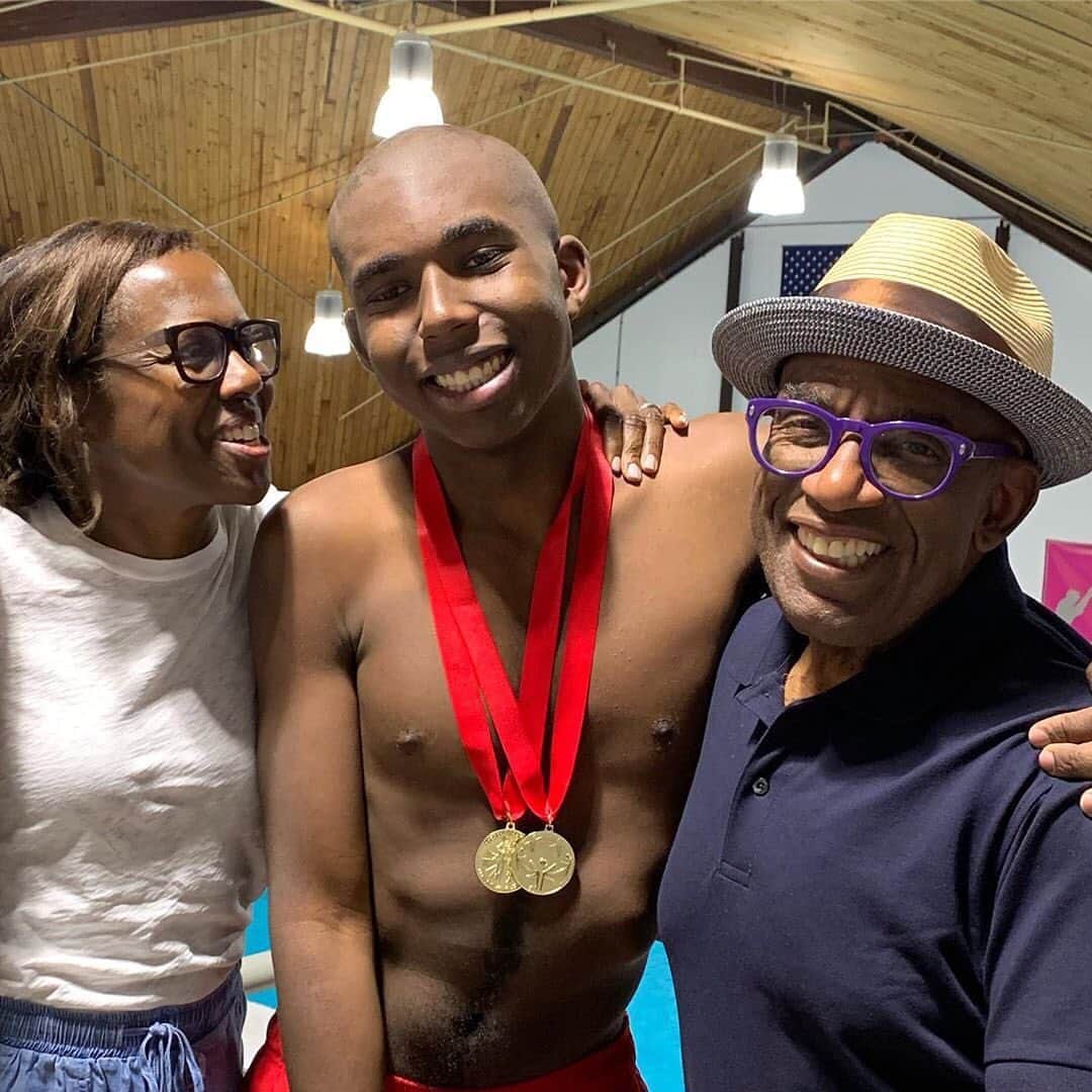 People Magazineさんのインスタグラム写真 - (People MagazineInstagram)「Al Roker is one proud dad! ❤️ He had plenty to celebrate on Father's Day, with his son Nick taking home two gold medals at his New York Special Olympics swim meet. | #Regram @alroker」6月18日 3時08分 - people